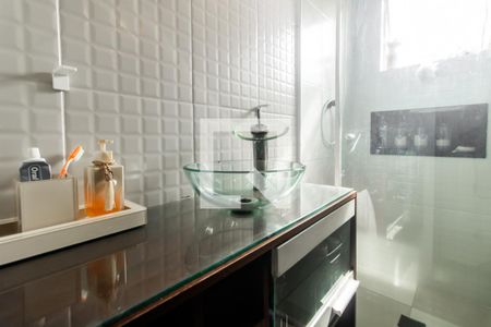 Casa à venda com 187m², 3 quartos e 2 vagas Casa à venda com 187m², 3 quartos e 2 vagasBanheiro