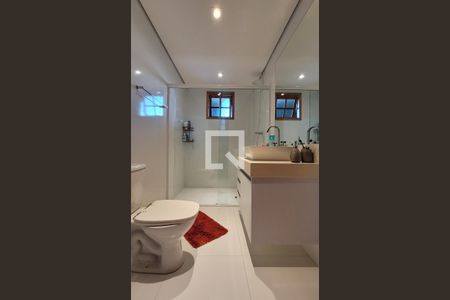 Casa à venda com 272m², 5 quartos e 3 vagasBanheiro da suíte