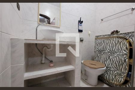 Casa à venda com 272m², 5 quartos e 3 vagasBanheiro da suíte 2