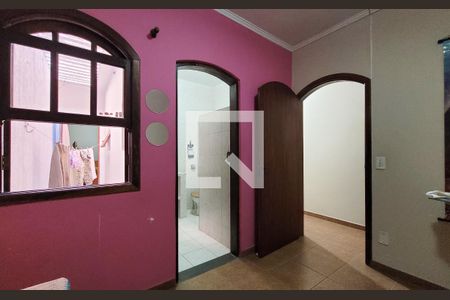 Casa à venda com 272m², 5 quartos e 3 vagasSuíte 2