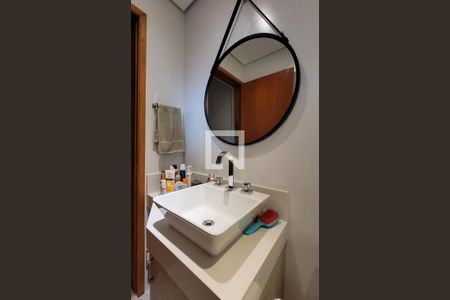 Casa à venda com 272m², 5 quartos e 3 vagasBanheiro da suíte 2