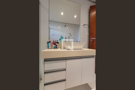 Casa à venda com 272m², 5 quartos e 3 vagasBanheiro da suíte