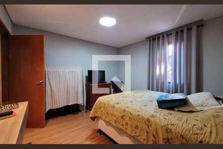 Casa à venda com 272m², 5 quartos e 3 vagasSuíte 2