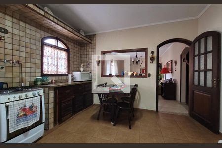 Casa à venda com 272m², 5 quartos e 3 vagasCozinha