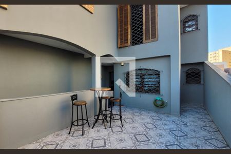 Casa à venda com 272m², 5 quartos e 3 vagasArea externa