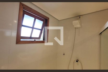 Casa à venda com 272m², 5 quartos e 3 vagasBanheiro da suíte