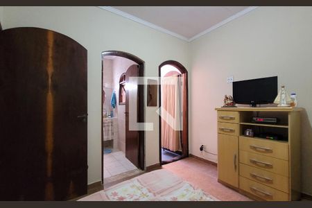 Casa à venda com 272m², 5 quartos e 3 vagasSuíte 3