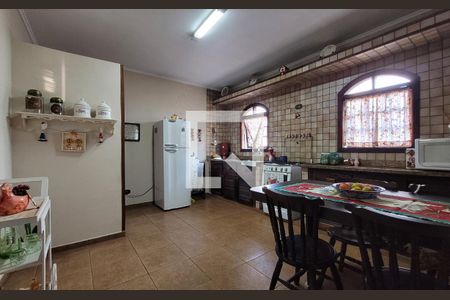 Casa à venda com 272m², 5 quartos e 3 vagasCozinha