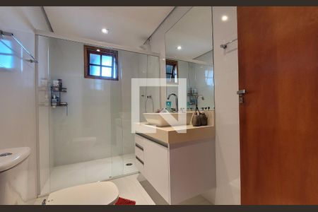 Casa à venda com 272m², 5 quartos e 3 vagasBanheiro da suíte