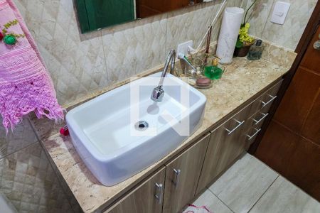 Casa à venda com 170m², 3 quartos e 2 vagasBanheiro da Suíte