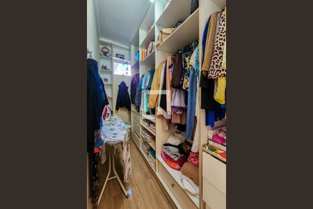 Casa à venda com 170m², 3 quartos e 2 vagasSuíte