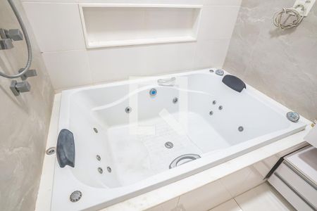 Apartamento para alugar com 90m², 2 quartos e sem vagaBanheiro