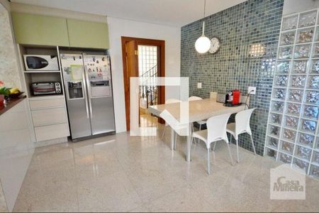 Casa à venda com 619m², 5 quartos e 7 vagasCozinha