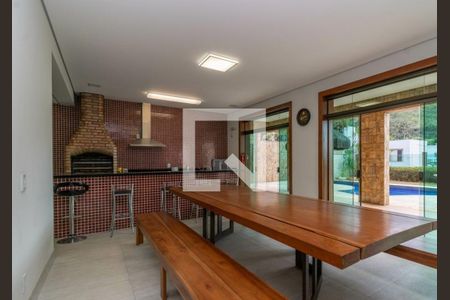 Casa à venda com 619m², 5 quartos e 7 vagasChurrasqueira