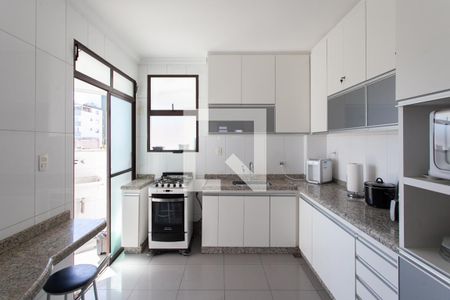 Apartamento à venda com 276m², 4 quartos e 3 vagas Apartamento à venda com 276m², 4 quartos e 3 vagasCozinha
