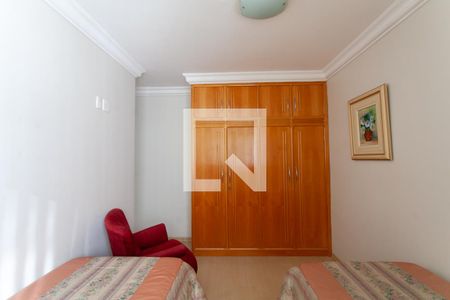 Apartamento à venda com 276m², 4 quartos e 3 vagas Apartamento à venda com 276m², 4 quartos e 3 vagasQuarto 2