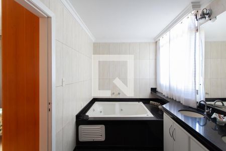 Apartamento à venda com 276m², 4 quartos e 3 vagas Apartamento à venda com 276m², 4 quartos e 3 vagasBanheiro da Suíte