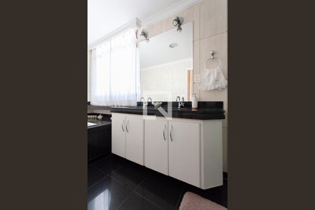 Apartamento à venda com 276m², 4 quartos e 3 vagas Apartamento à venda com 276m², 4 quartos e 3 vagasBanheiro da Suíte