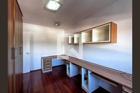 Apartamento à venda com 230m², 4 quartos e 5 vagasEscritório