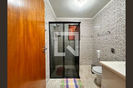 Banheiro  de casa à venda com 3 quartos, 325m² em Vila Progresso, Santo André
