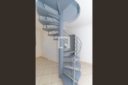 Escada de apartamento para alugar com 3 quartos, 110m² em Cidade Líder, São Paulo