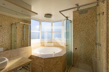 Apartamento à venda com 193m², 4 quartos e 3 vagas Apartamento à venda com 193m², 4 quartos e 3 vagasBanheiro da Suíte Master