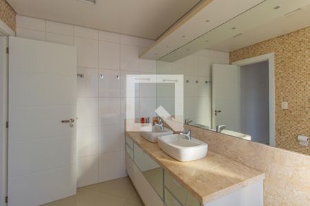 Apartamento à venda com 193m², 4 quartos e 3 vagas Apartamento à venda com 193m², 4 quartos e 3 vagasBanheiro da Suíte Master