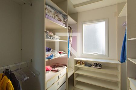 Apartamento à venda com 193m², 4 quartos e 3 vagas Apartamento à venda com 193m², 4 quartos e 3 vagasCloset da suíte