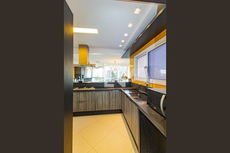 Apartamento à venda com 193m², 4 quartos e 3 vagas Apartamento à venda com 193m², 4 quartos e 3 vagasCozinha - Torneira