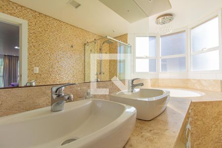 Apartamento à venda com 193m², 4 quartos e 3 vagas Apartamento à venda com 193m², 4 quartos e 3 vagasBanheiro da Suíte Master