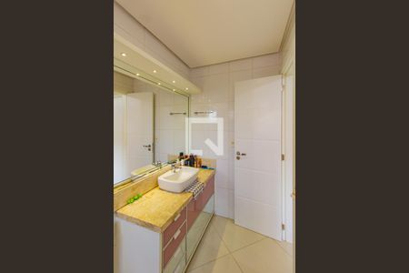 Apartamento à venda com 193m², 4 quartos e 3 vagas Apartamento à venda com 193m², 4 quartos e 3 vagasBanheiro da Suíte 1