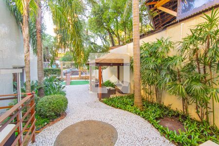 Apartamento à venda com 193m², 4 quartos e 3 vagas Apartamento à venda com 193m², 4 quartos e 3 vagasVista da Piscina