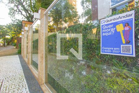 Apartamento à venda com 193m², 4 quartos e 3 vagas Apartamento à venda com 193m², 4 quartos e 3 vagasPlaquinha instalada na área comum