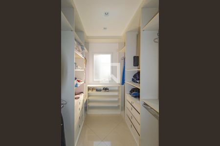 Apartamento à venda com 193m², 4 quartos e 3 vagas Apartamento à venda com 193m², 4 quartos e 3 vagasCloset da suíte