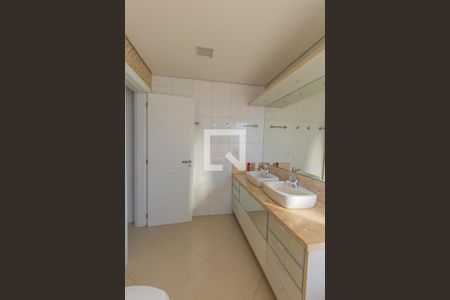 Apartamento à venda com 193m², 4 quartos e 3 vagas Apartamento à venda com 193m², 4 quartos e 3 vagasBanheiro da Suíte Master