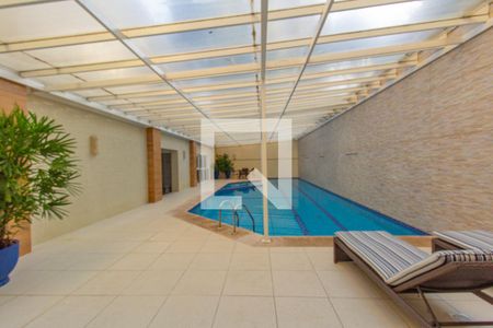 Apartamento à venda com 193m², 4 quartos e 3 vagas Apartamento à venda com 193m², 4 quartos e 3 vagasÁrea comum - Piscina