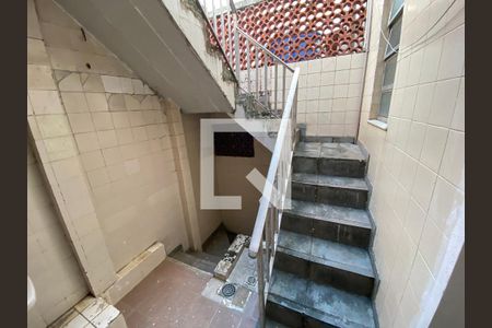 Apartamento à venda com 90m², 2 quartos e sem vagaEscada