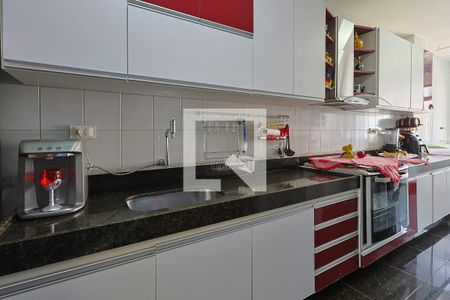 Apartamento à venda com 96m², 3 quartos e 1 vaga Apartamento à venda com 96m², 3 quartos e 1 vagaCozinha e Área de Serviço