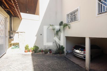 Casa à venda com 90m², 2 quartos e 4 vagas Casa à venda com 90m², 2 quartos e 4 vagasGaragem