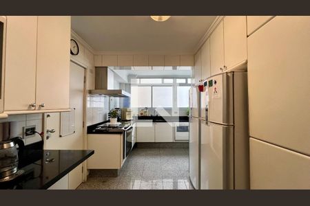 Apartamento à venda com 210m², 4 quartos e 2 vagasCozinha - Armários