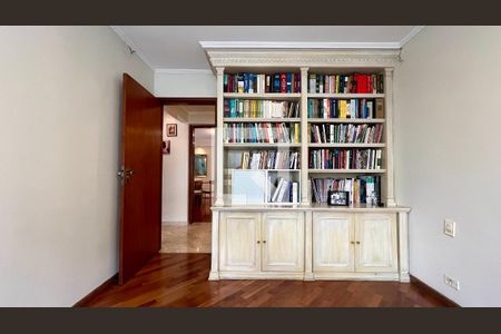 Apartamento à venda com 210m², 4 quartos e 2 vagasQuarto 2