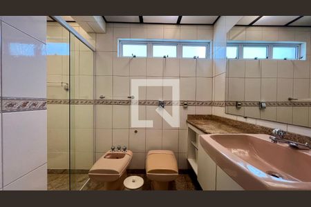 Apartamento à venda com 210m², 4 quartos e 2 vagasBanheiro da Suíte 1