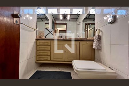 Apartamento à venda com 210m², 4 quartos e 2 vagasBanheiro da Suíte 2