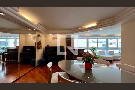 Apartamento à venda com 210m², 4 quartos e 2 vagasSala de Jantar