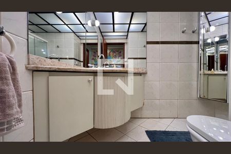 Apartamento à venda com 210m², 4 quartos e 2 vagasBanheiro