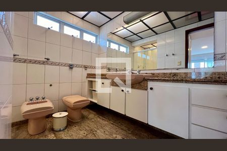 Apartamento à venda com 210m², 4 quartos e 2 vagasBanheiro da Suíte 1