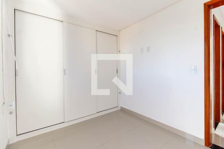 Quarto 1 de apartamento para alugar com 2 quartos, 42m² em Jardim Helena, São Paulo