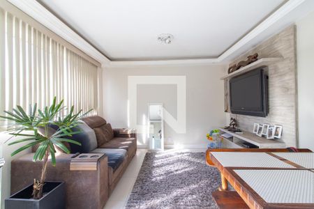 Casa à venda com 240m², 4 quartos e 3 vagas Casa à venda com 240m², 4 quartos e 3 vagasSala