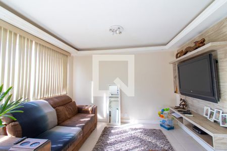 Casa à venda com 240m², 4 quartos e 3 vagas Casa à venda com 240m², 4 quartos e 3 vagasSala