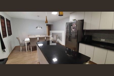 Casa para alugar com 253m², 4 quartos e 2 vagas Casa para alugar com 253m², 4 quartos e 2 vagasCozinha